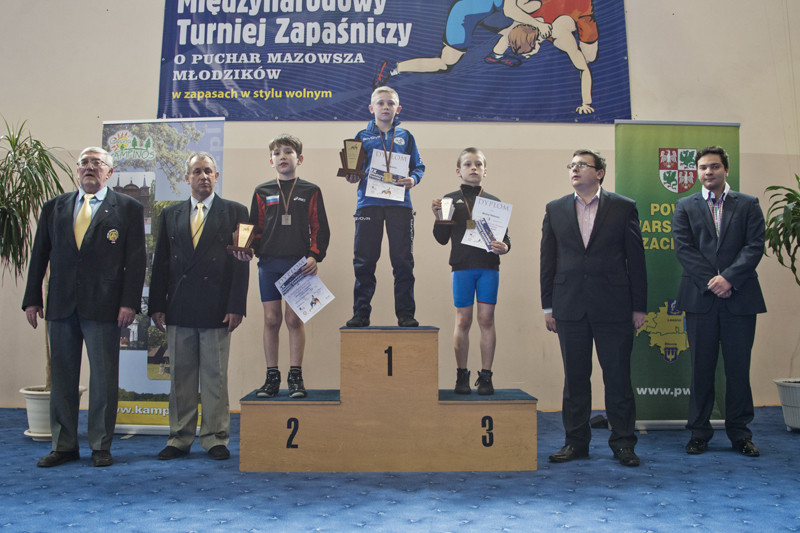 3 złote medale dla lokalnych zapaśników!
