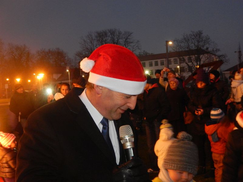 W Błoniu zabłysnęła świąteczna choinka