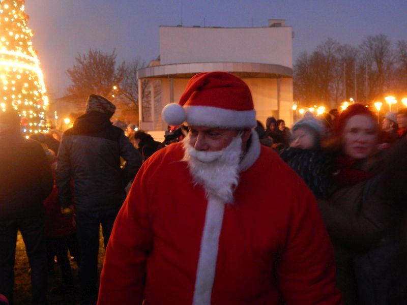 W Błoniu zabłysnęła świąteczna choinka