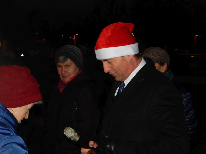 W Błoniu zabłysnęła świąteczna choinka