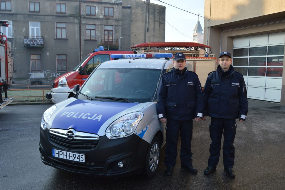 Samochody dla sochaczewskich strażaków i policjantów