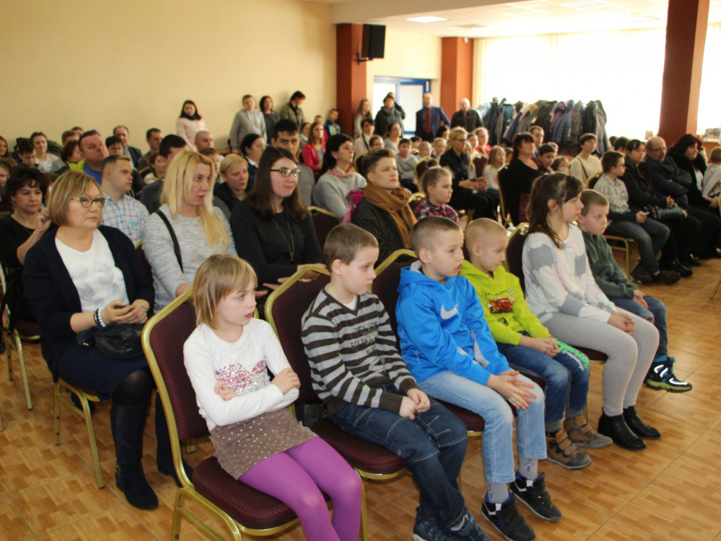 60 ton makulatury i 105 tysięcy puszek zebrali uczniowie z powiatu sochaczewskiego!