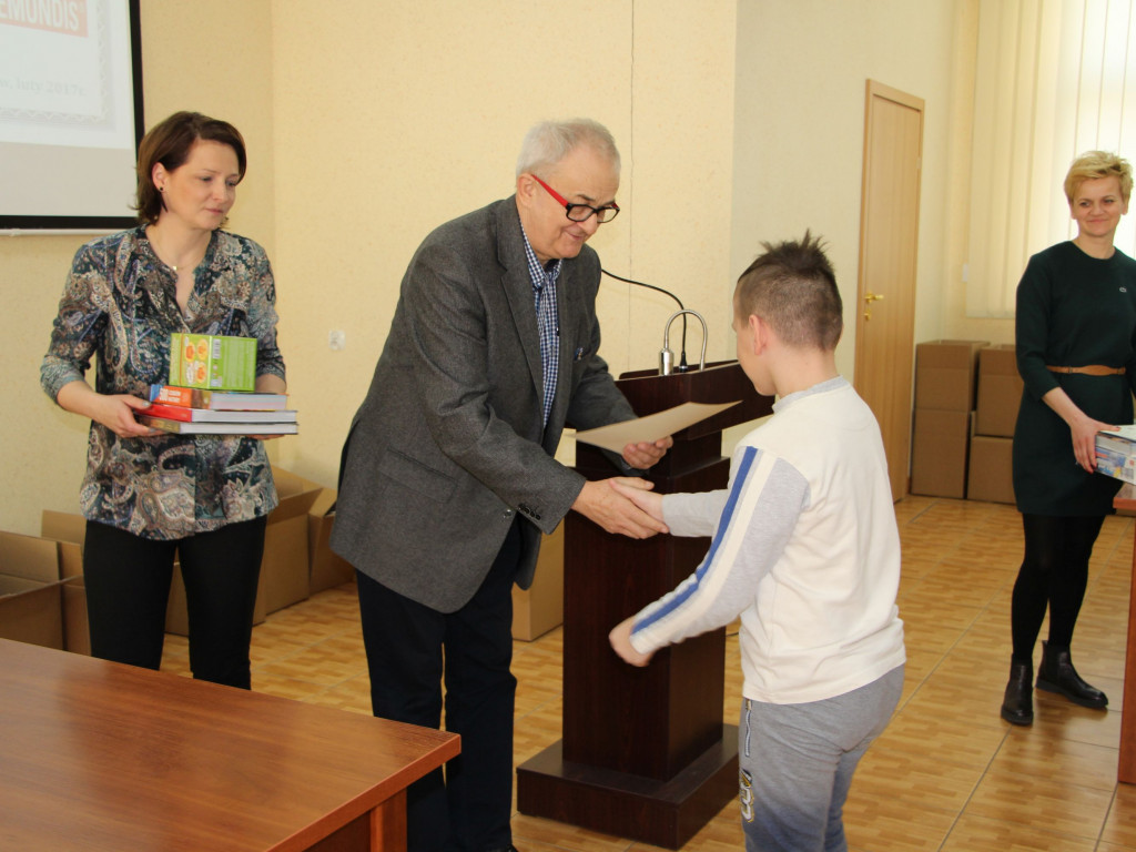 60 ton makulatury i 105 tysięcy puszek zebrali uczniowie z powiatu sochaczewskiego!