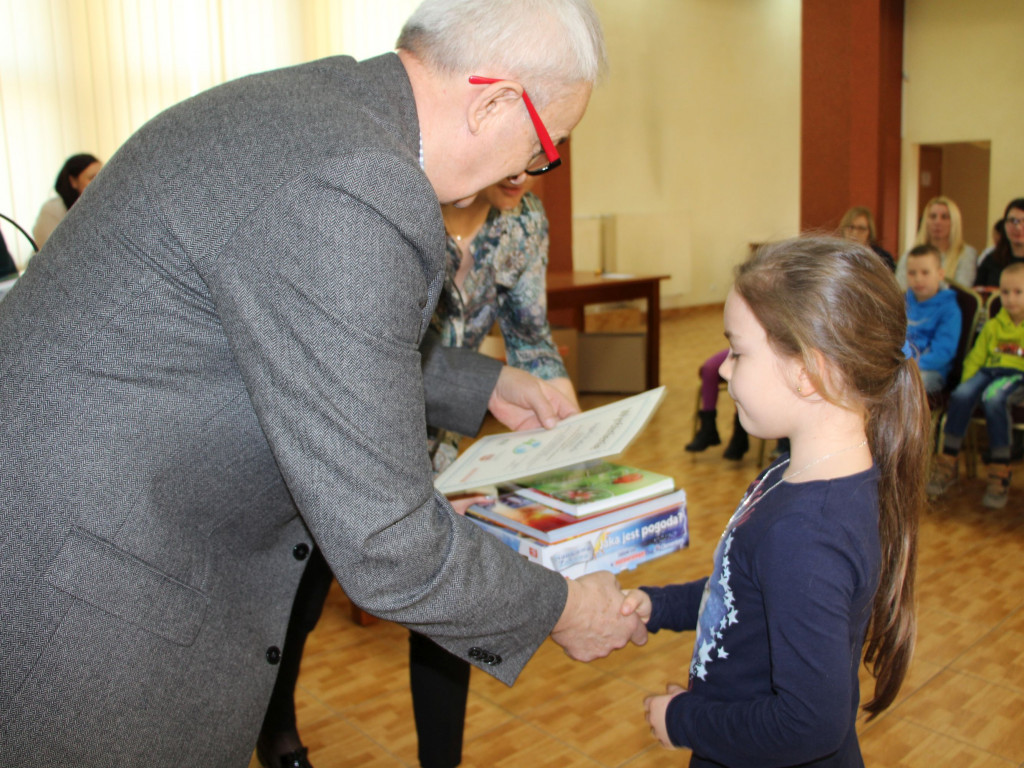 60 ton makulatury i 105 tysięcy puszek zebrali uczniowie z powiatu sochaczewskiego!