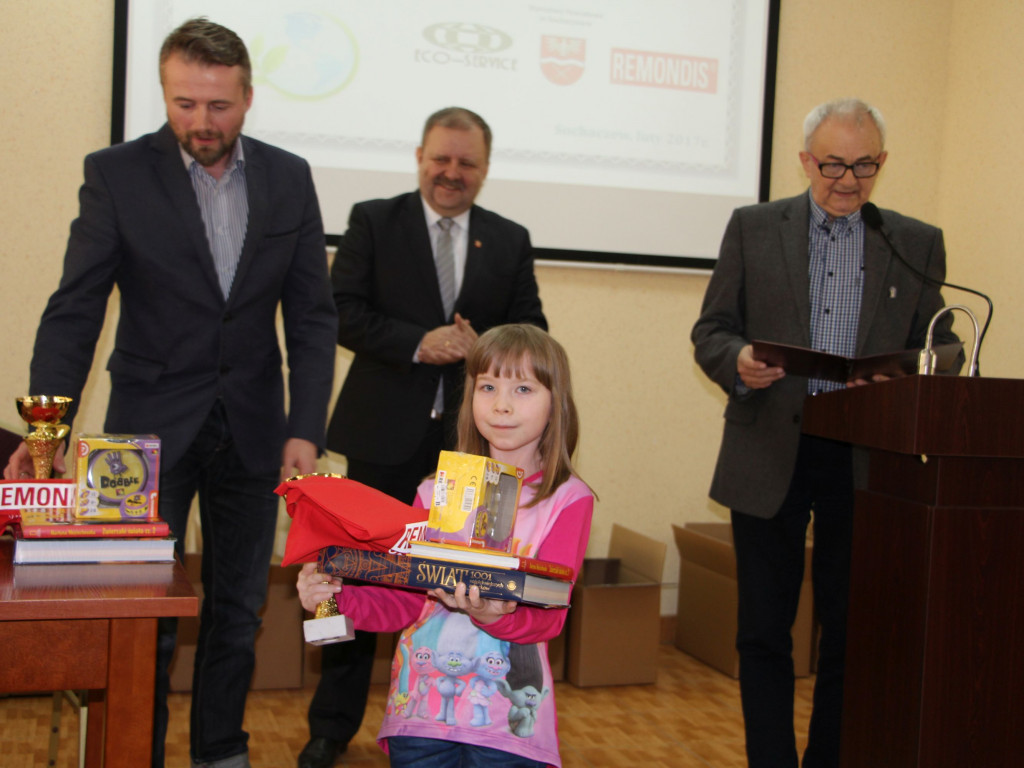 60 ton makulatury i 105 tysięcy puszek zebrali uczniowie z powiatu sochaczewskiego!