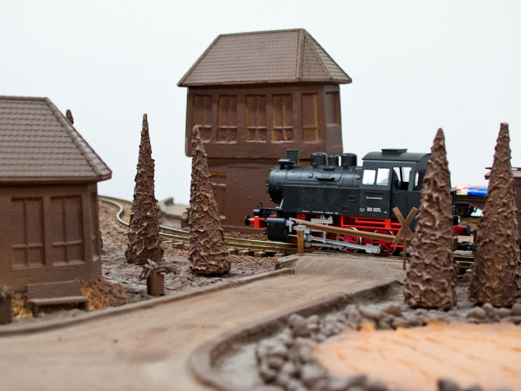 Czekoladowa makieta w sochaczewskim Muzeum Kolei Wąskotorowej - zdjęcia