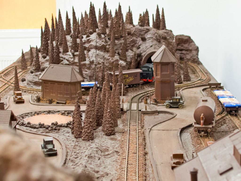 Czekoladowa makieta w sochaczewskim Muzeum Kolei Wąskotorowej - zdjęcia