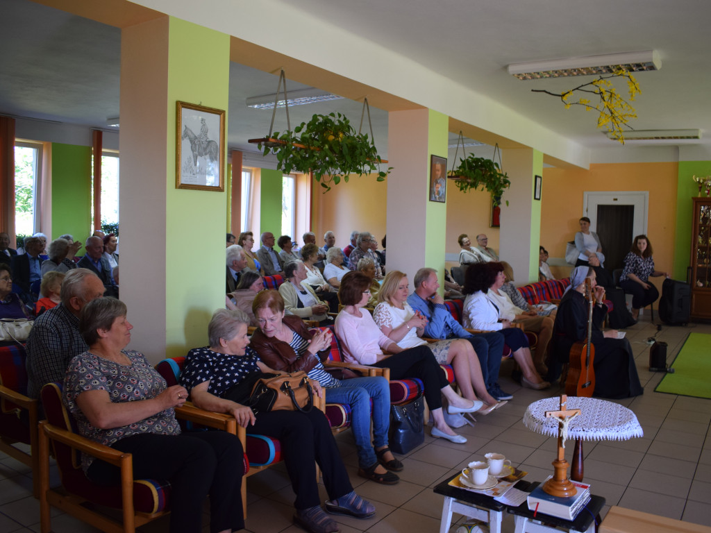 Spotkanie przedszkolaków z seniorami w DDPS