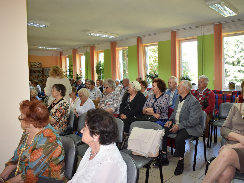 Spotkanie przedszkolaków z seniorami w DDPS
