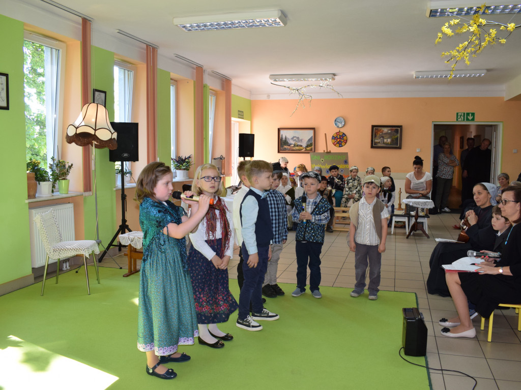 Spotkanie przedszkolaków z seniorami w DDPS