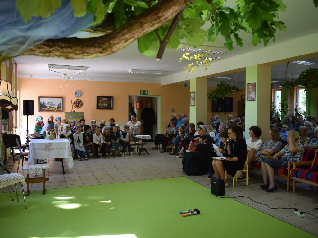 Spotkanie przedszkolaków z seniorami w DDPS