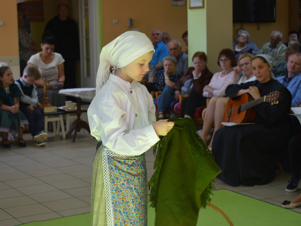 Spotkanie przedszkolaków z seniorami w DDPS
