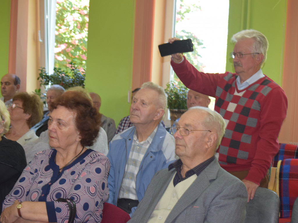 Spotkanie przedszkolaków z seniorami w DDPS