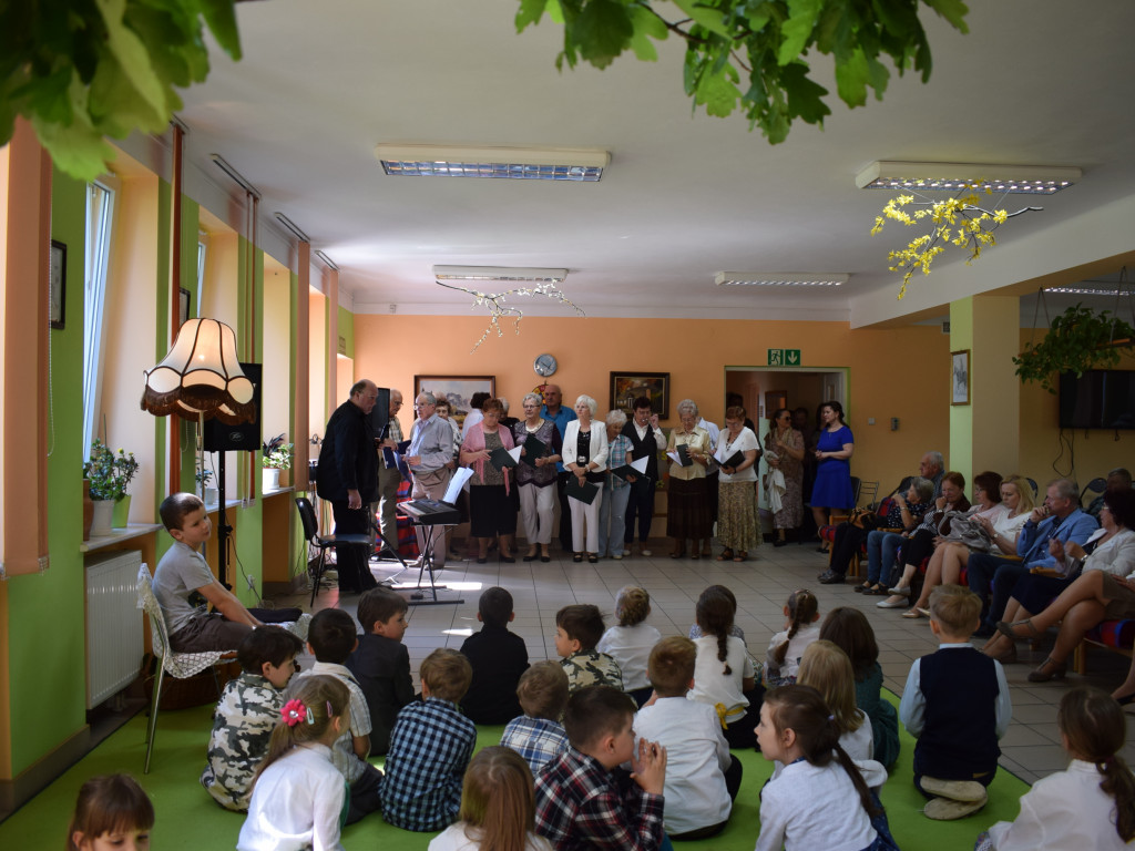 Spotkanie przedszkolaków z seniorami w DDPS