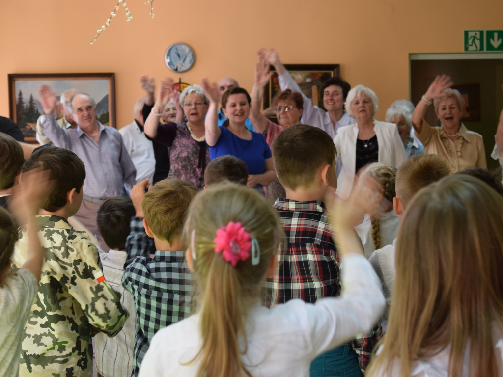 Spotkanie przedszkolaków z seniorami w DDPS