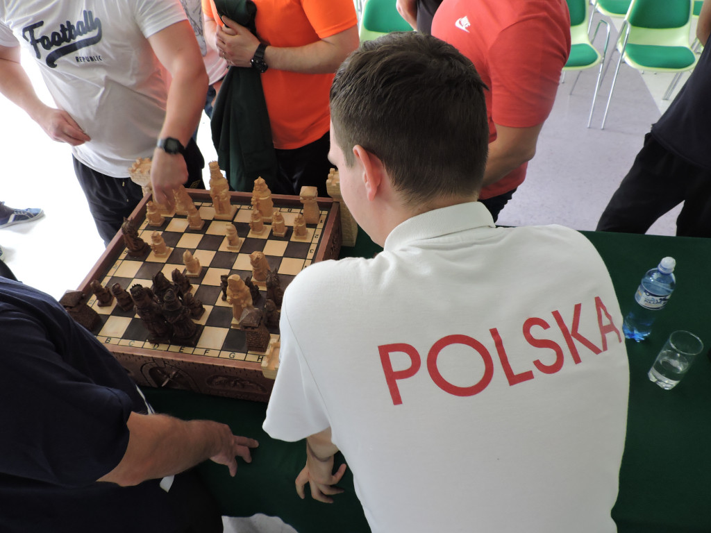 Polski król szachów z wizytą w Zakładzie Karnym w Łowiczu