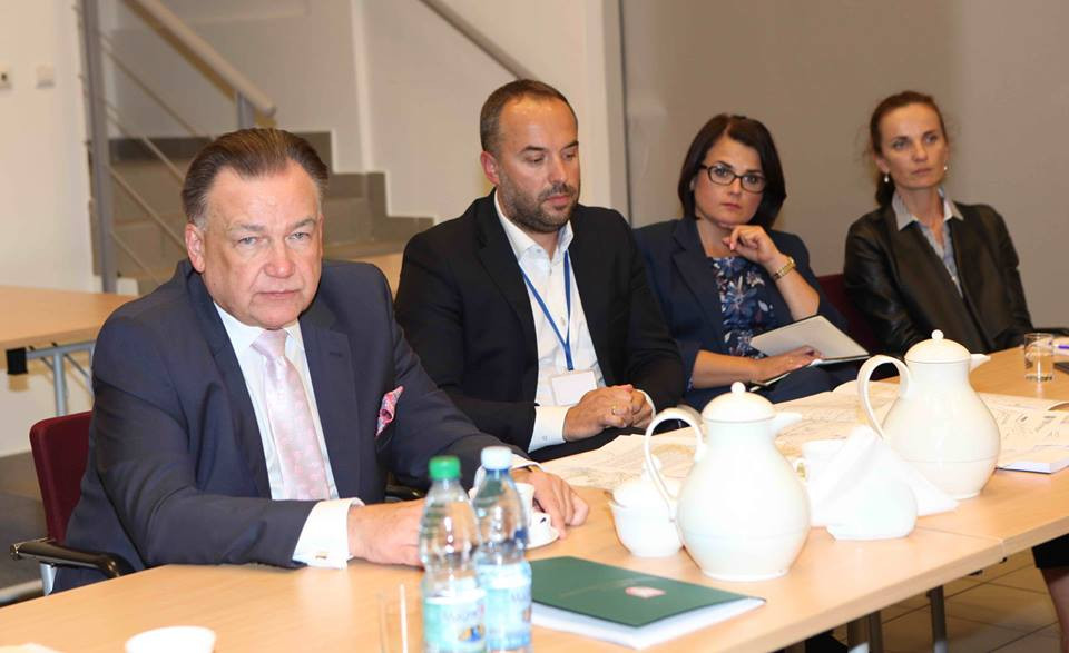 Będzie porozumienie samorządów w sprawie budowy nowej linii komunikacyjnej łączącej stacje metra Warszawa Chrzanów z Sochaczewem