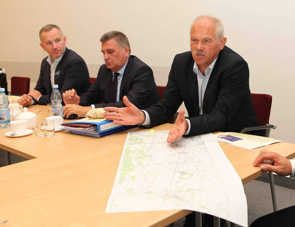 Będzie porozumienie samorządów w sprawie budowy nowej linii komunikacyjnej łączącej stacje metra Warszawa Chrzanów z Sochaczewem