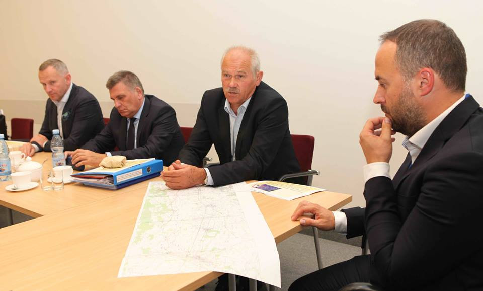 Będzie porozumienie samorządów w sprawie budowy nowej linii komunikacyjnej łączącej stacje metra Warszawa Chrzanów z Sochaczewem