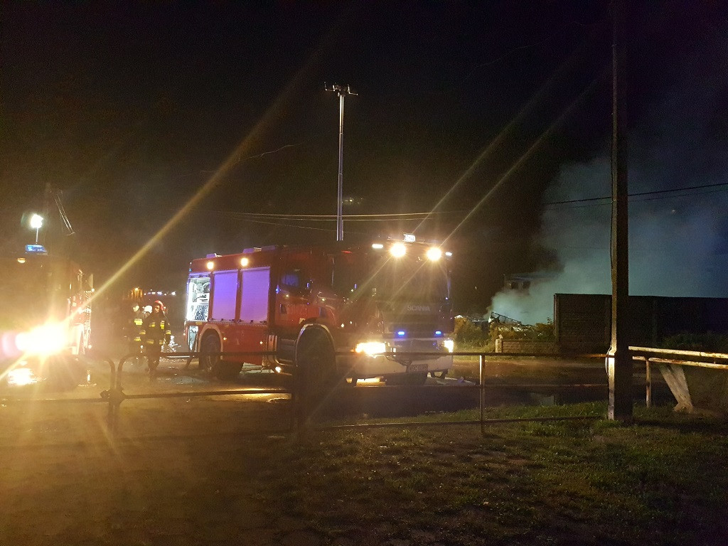 Pożar w zakładach chemicznych w Chodakowie! Trwa akcja gaśnicza!