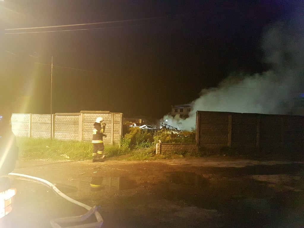 Pożar w zakładach chemicznych w Chodakowie! Trwa akcja gaśnicza!