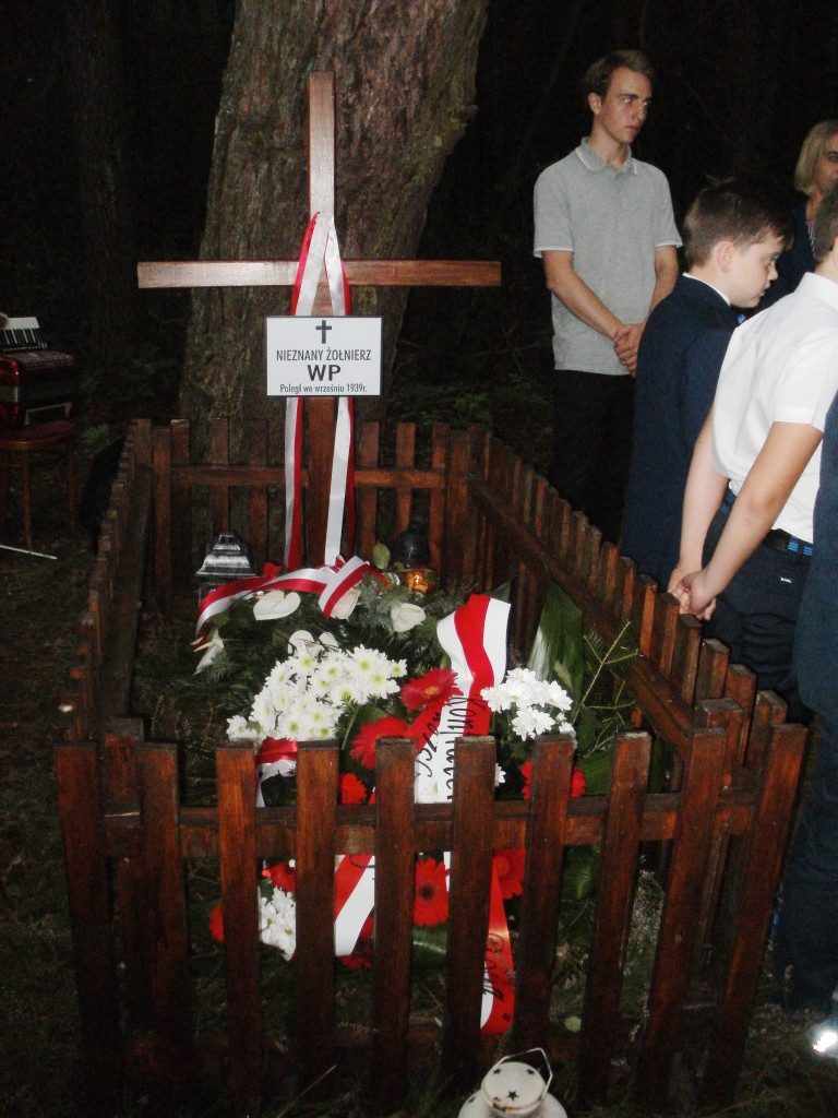 Przy Grobie Nieznanego Żołnierza w Kromnowie zebrani upamiętnili 78. rocznicę napaści Niemiec na Polskę