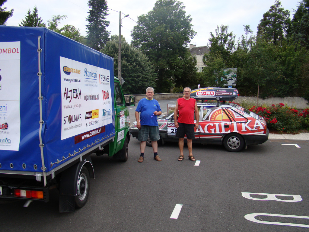 Wszyscy na nich patrzyli! Grzegorz z Sochaczewa przejechał z bratem 20-letnim Lublinem przez Europę. Był cel [ROZMOWA]