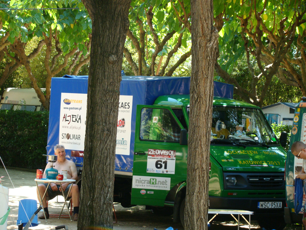 Wszyscy na nich patrzyli! Grzegorz z Sochaczewa przejechał z bratem 20-letnim Lublinem przez Europę. Był cel [ROZMOWA]