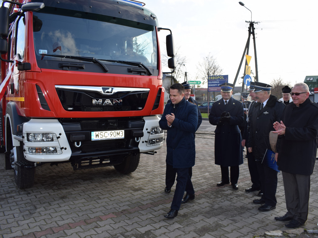 Strażacy z OSP w Iłowie mają nowy wóz bojowy