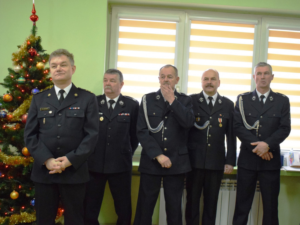 Bohaterski strażak otrzymał podziękowanie za uratowanie życia dziecka