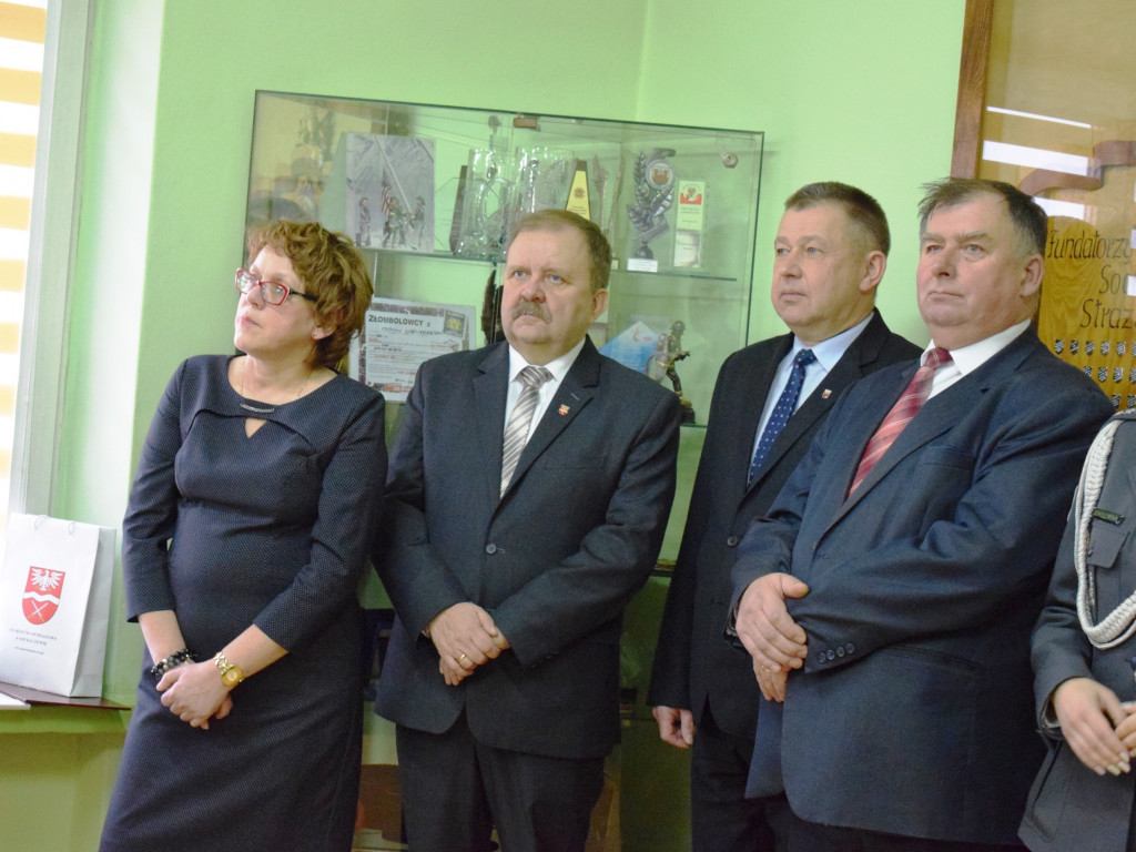 Bohaterski strażak otrzymał podziękowanie za uratowanie życia dziecka