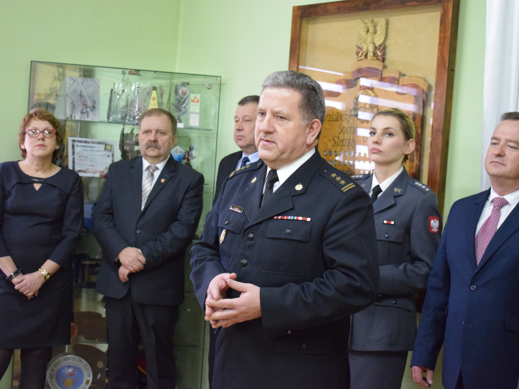 Bohaterski strażak otrzymał podziękowanie za uratowanie życia dziecka