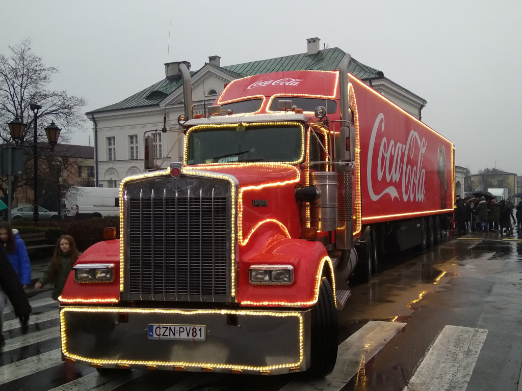 Świąteczna Ciężarówka Coca-Coli na pl. Kościuszki w Sochaczewie [WIDEO]