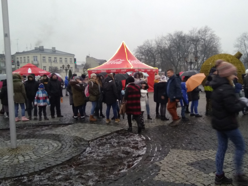 Świąteczna Ciężarówka Coca-Coli na pl. Kościuszki w Sochaczewie [WIDEO]