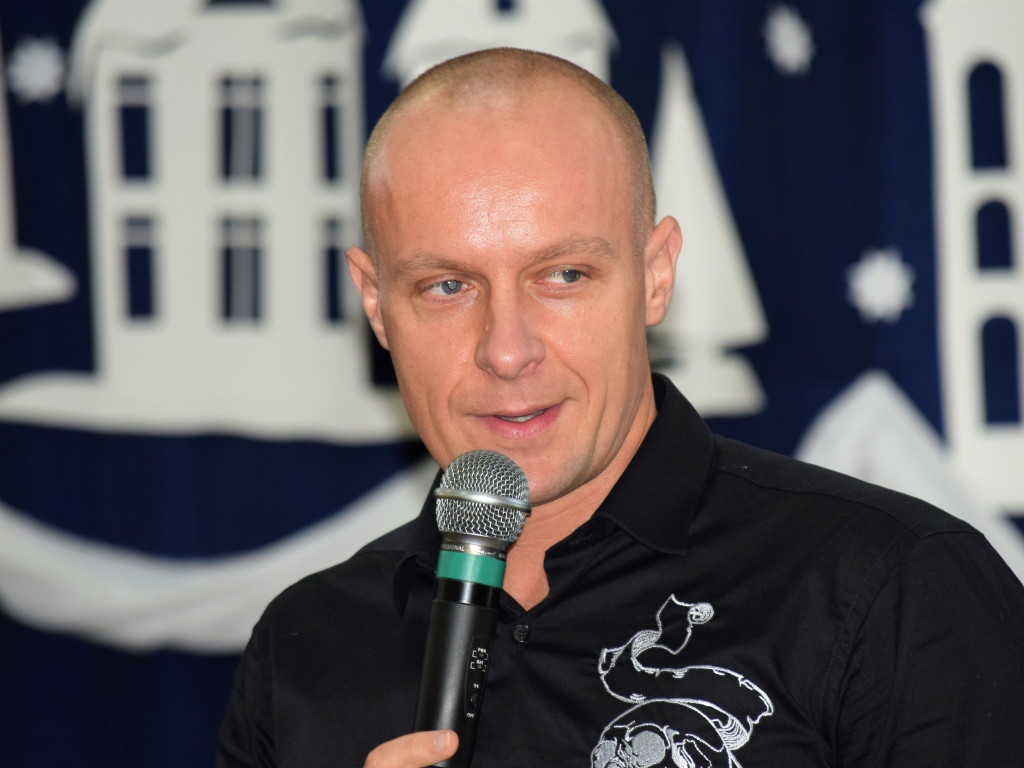 Sędzia piłkarski Szymon Marciniak odwiedził SP nr 7