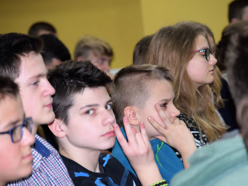 Sędzia piłkarski Szymon Marciniak odwiedził SP nr 7