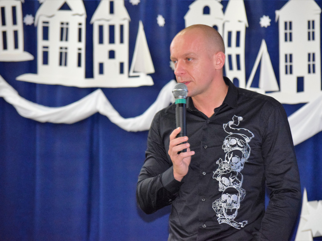 Sędzia piłkarski Szymon Marciniak odwiedził SP nr 7