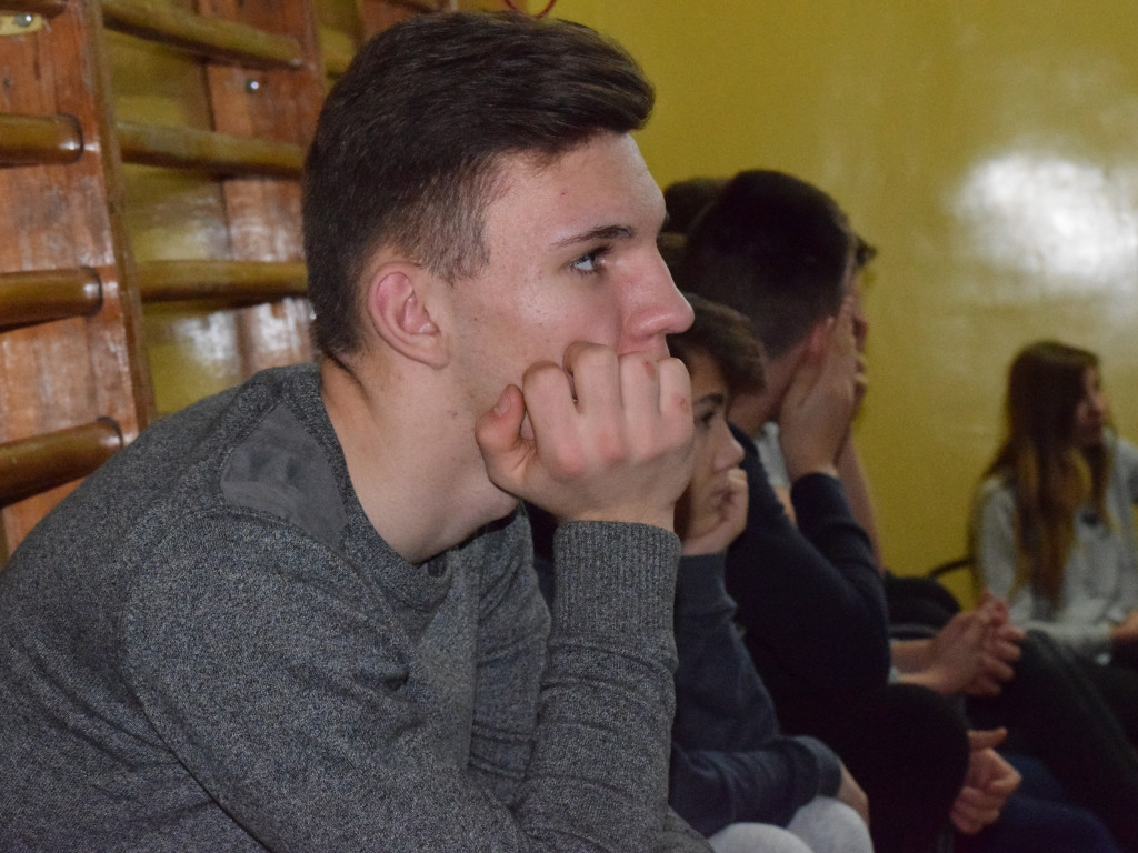 Sędzia piłkarski Szymon Marciniak odwiedził SP nr 7