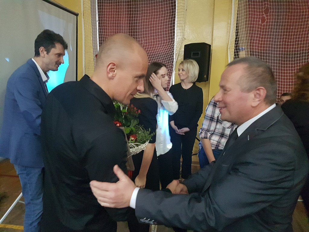 Sędzia piłkarski Szymon Marciniak odwiedził SP nr 7