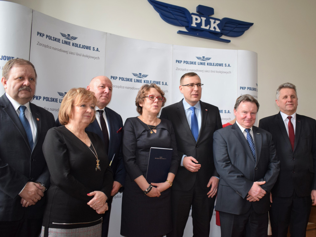 Będzie bezkolizyjne skrzyżowanie kolejowo-drogowe w Teresinie na linii  Warszawa - Poznań