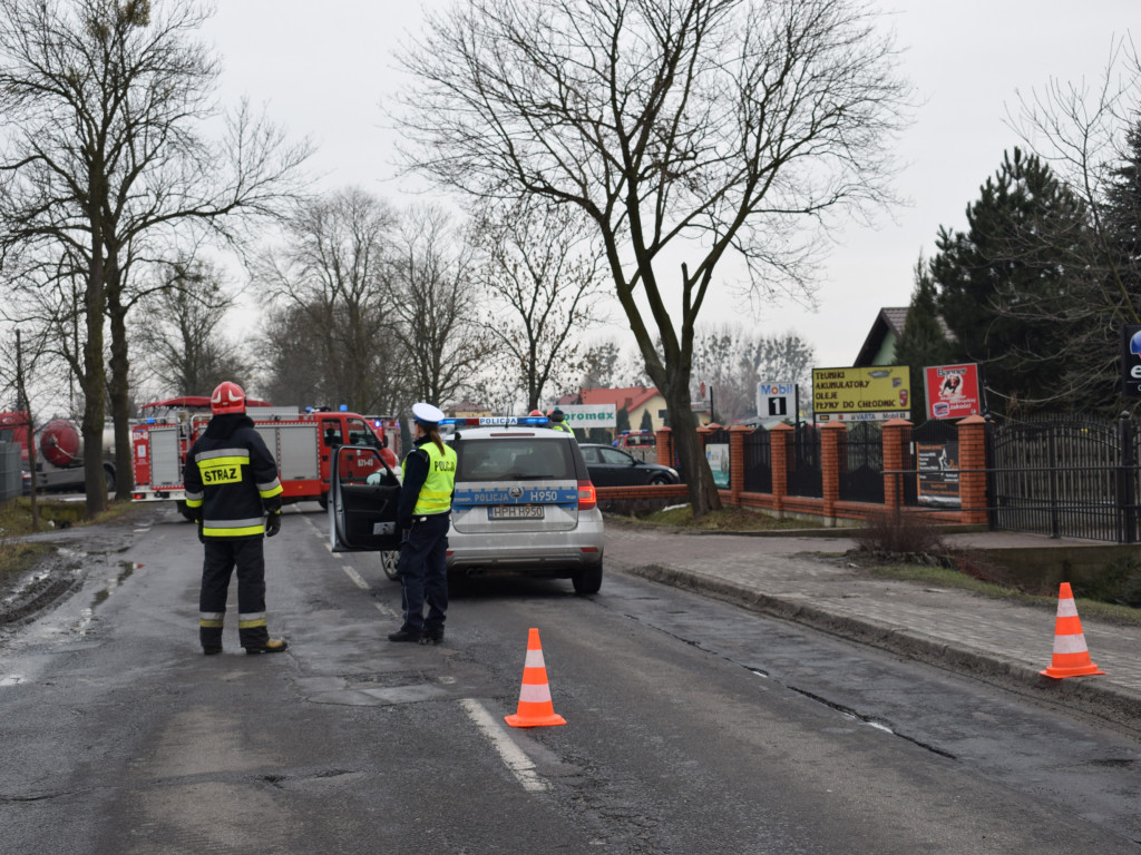 Cysterna z metanolem w rowie w Kątach - były poważne utrudnienia w ruchu