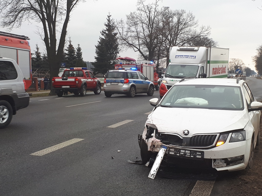 Wypadek Sochaczew DK 92: zderzenie aut w okolicach ronda