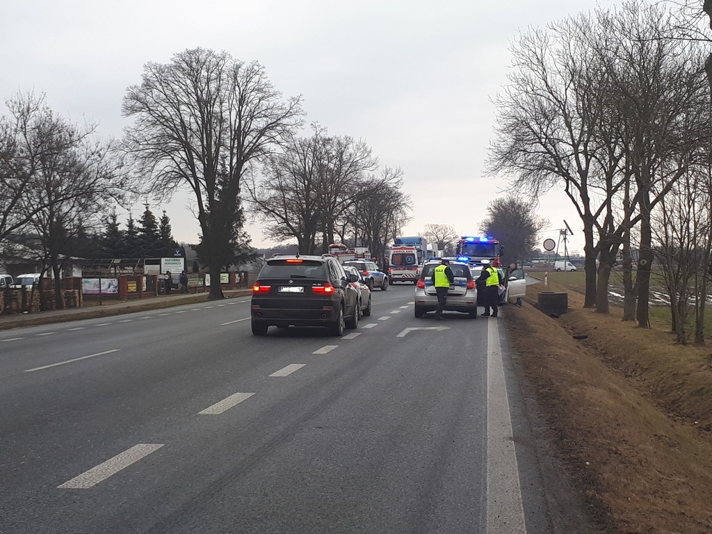 Wypadek Sochaczew DK 92: zderzenie aut w okolicach ronda