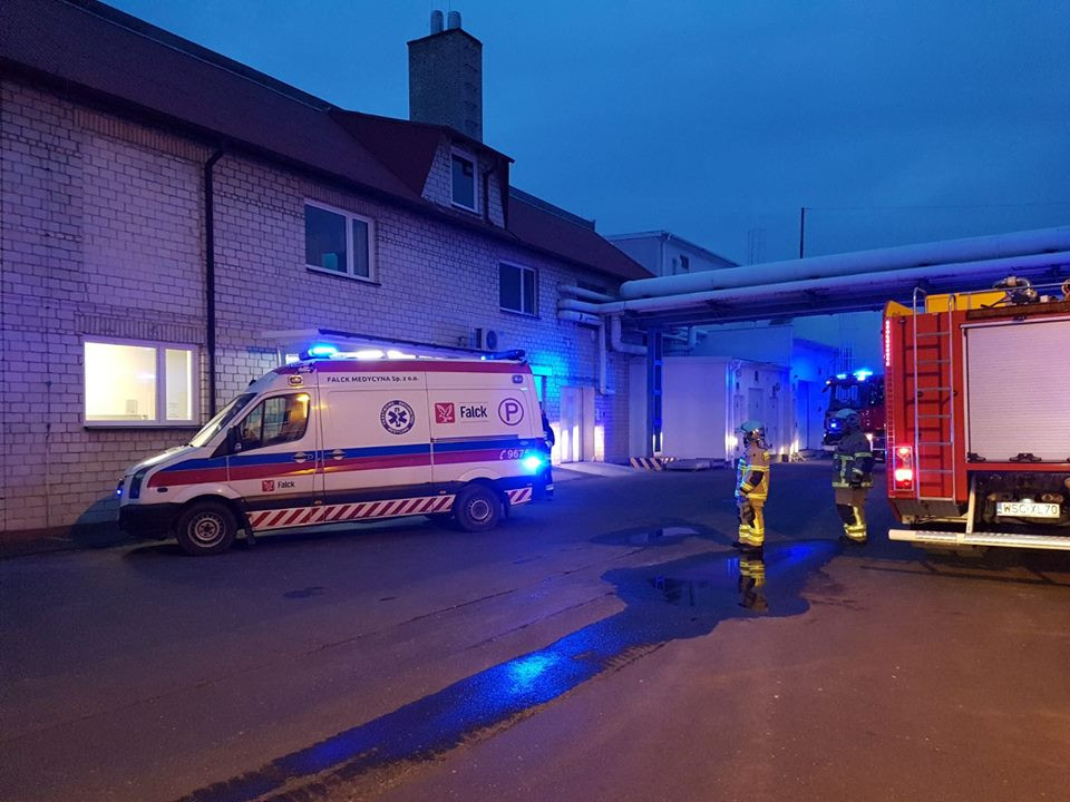 Wypadek w zakładach w Elżbietowie: głowa pracownika zakleszczona w maszynie