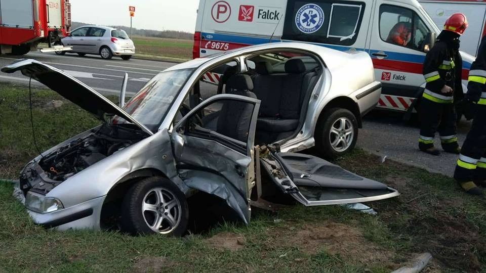 Wypadek w Chrzczanach: trzy osoby poszkodowane