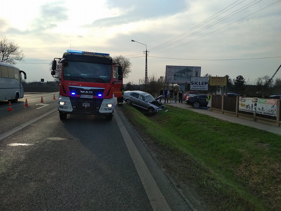 Wypadek w Chrzczanach: trzy osoby poszkodowane