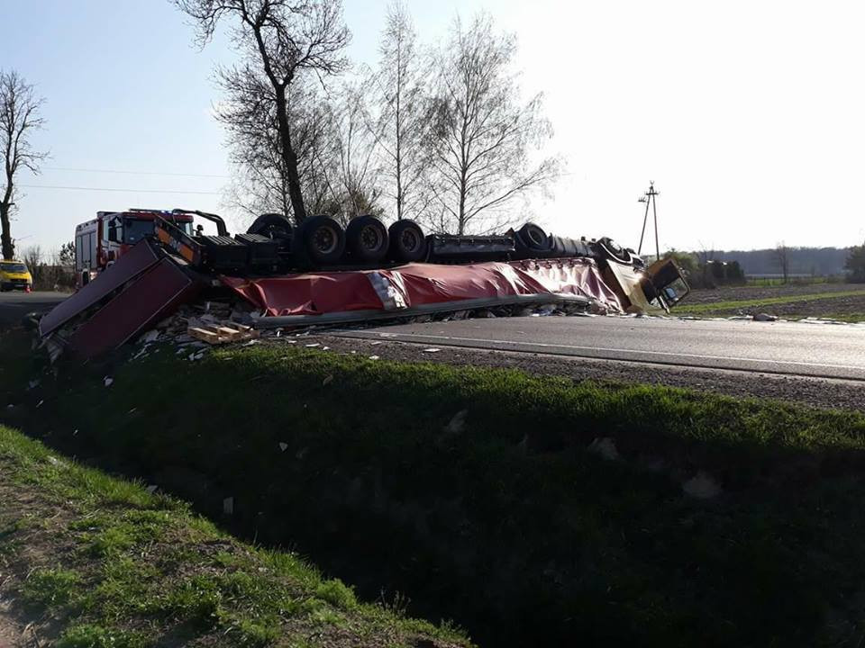 Niebywały wypadek w Janowie: kierowca nadal jest pijany