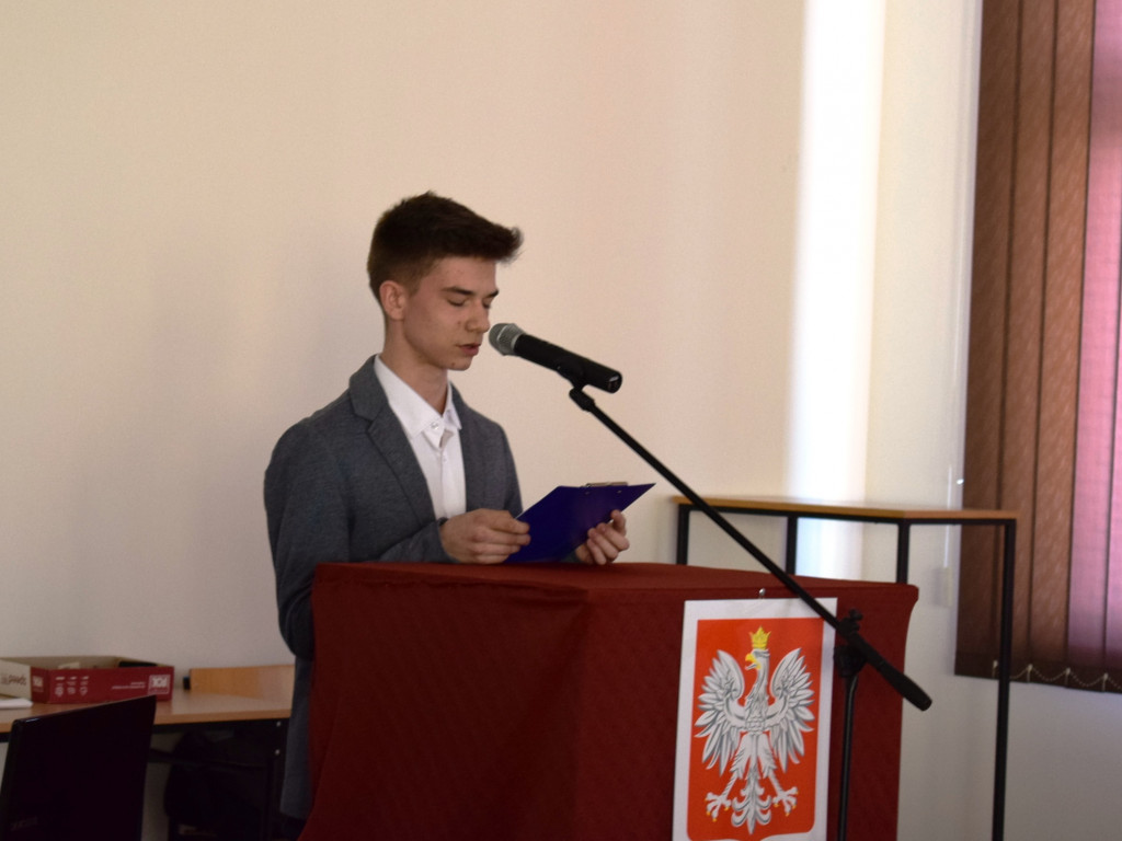 Technikum z patronem i sztandarem
