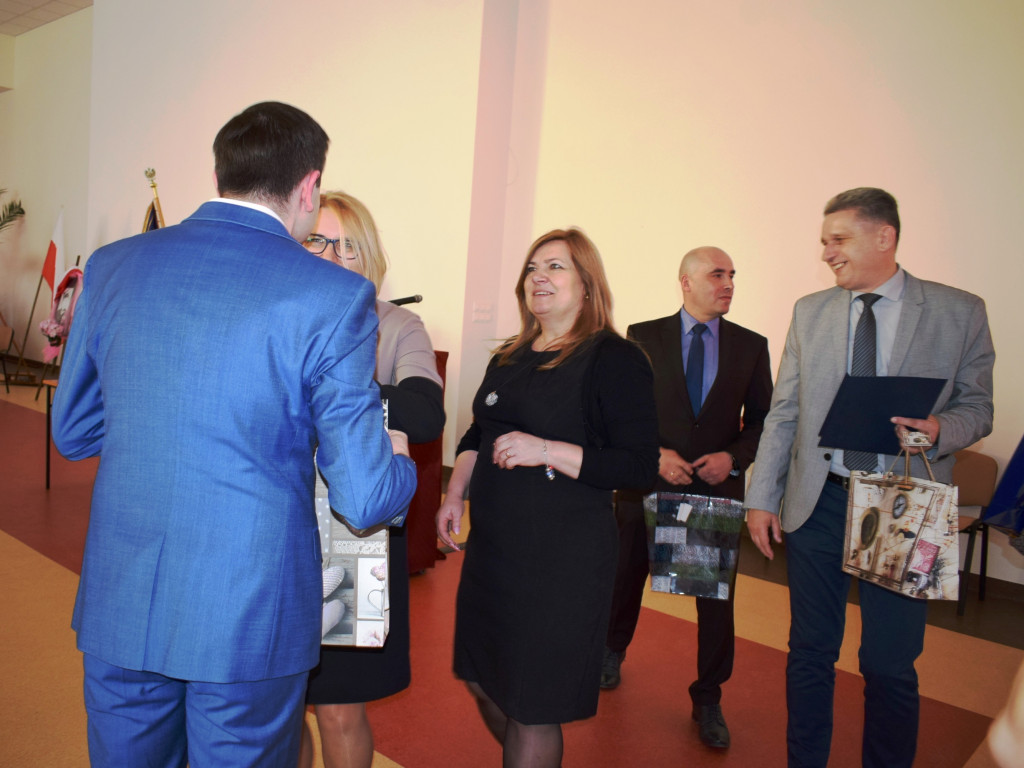 Technikum z patronem i sztandarem