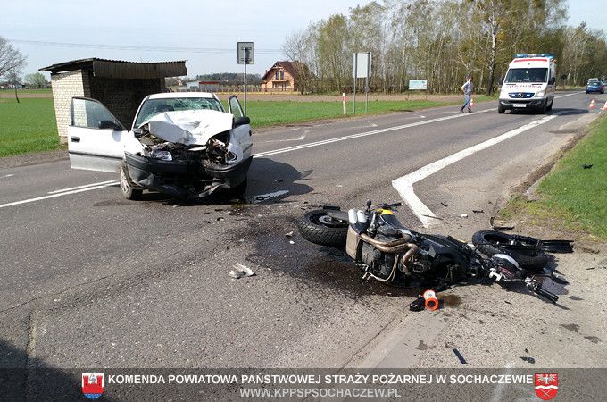 Wypadek w Wężykach: motocyklistka w szpitalu